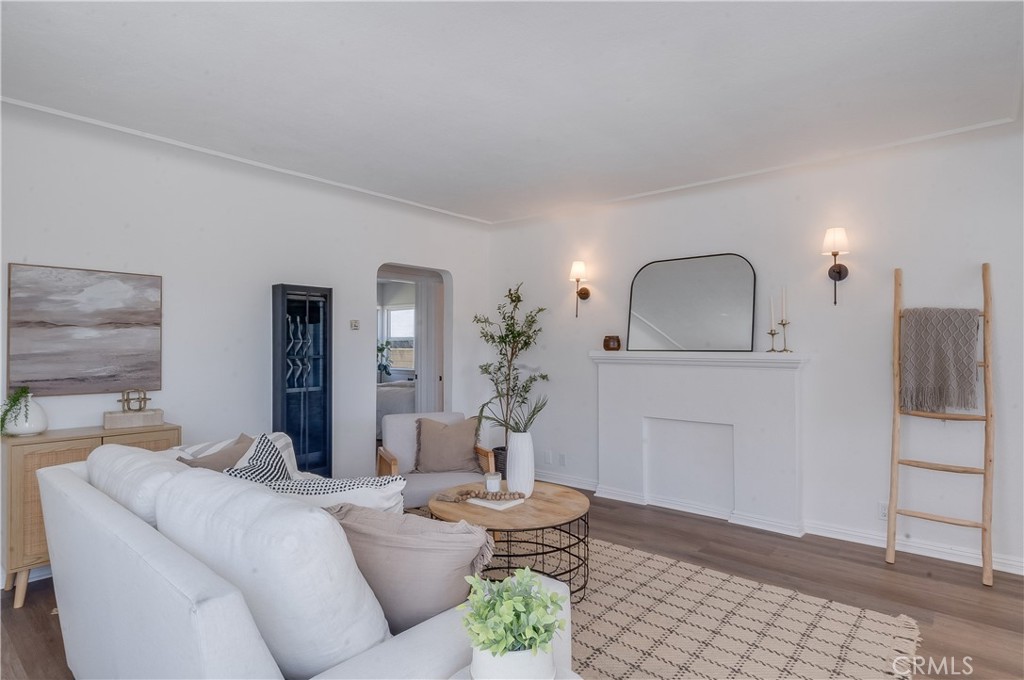 1347 East Bennett Street Compton, CA 90221 - Photo 6 of 31 a living room with furniture