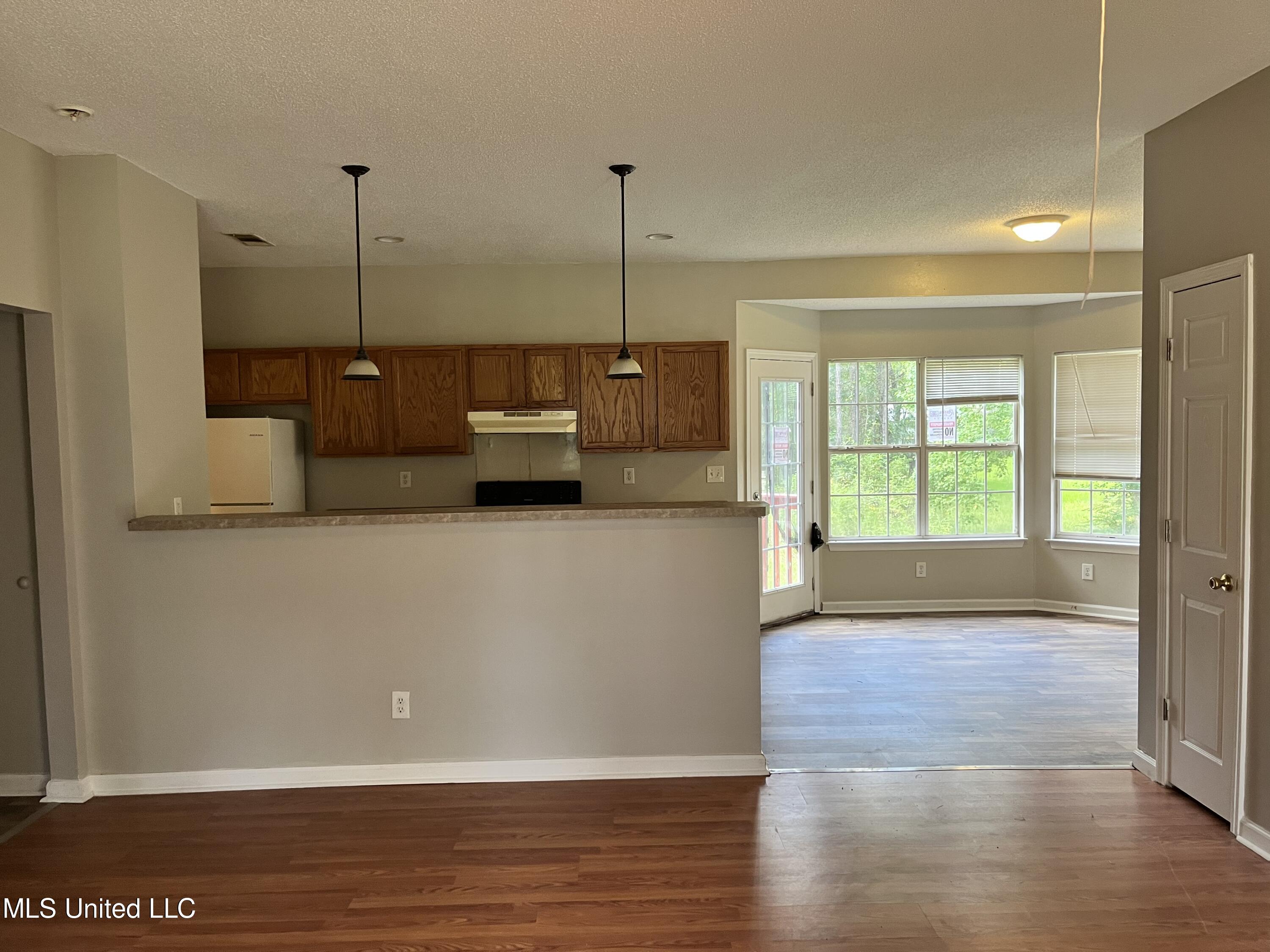 2032 Laurelglen Road Gautier, MS 39553 - Photo 4 of 12 8DA6BD40-0B42-45AB-925C-AFAB853A401B