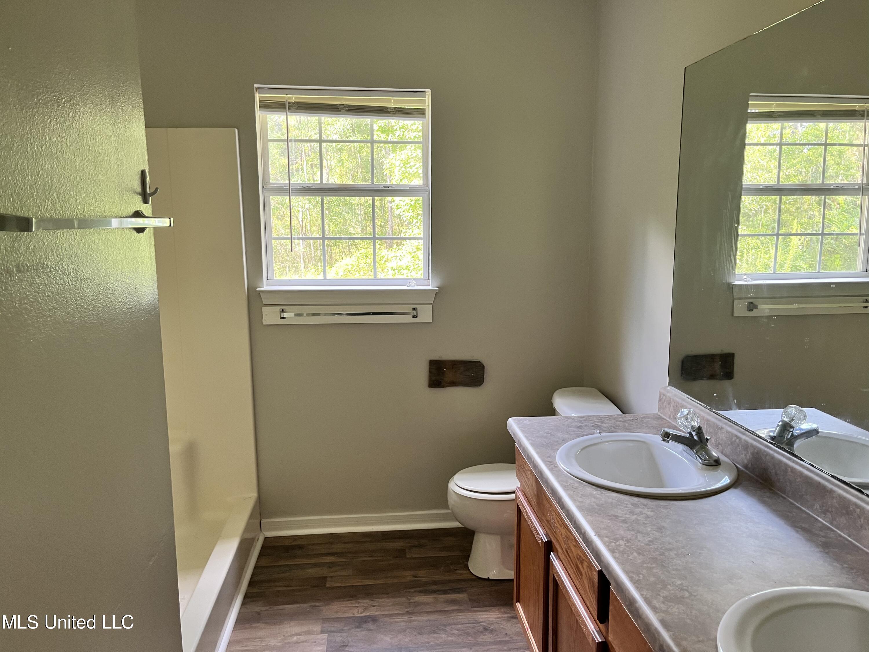 2032 Laurelglen Road Gautier, MS 39553 - Photo 9 of 12 BE656FCB-B7FA-453C-B002-0B1663D3B740