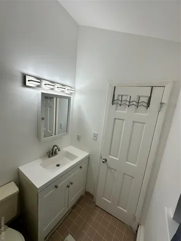 $4,300 | 14 Nagle Lane, Central Islip, NY 11722