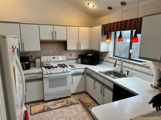 $4,300 | 14 Nagle Lane, Central Islip, NY 11722