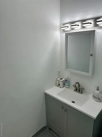 $4,300 | 14 Nagle Lane, Central Islip, NY 11722