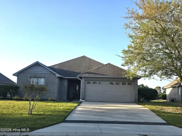 $395,000 | 51 Castle Bay Drive, Hampstead, NC 28443