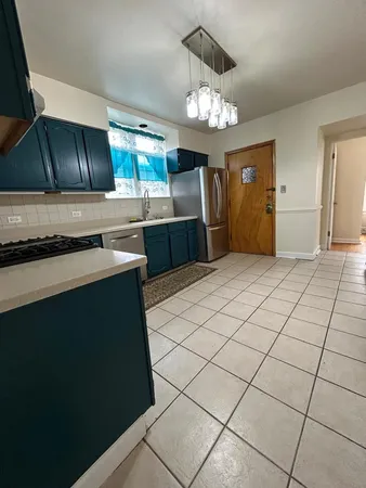 $2,300 | 6332 North Francisco Avenue, Unit 2, Chicago, IL 60659