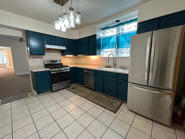 $2,300 | 6332 North Francisco Avenue, Unit 2, Chicago, IL 60659