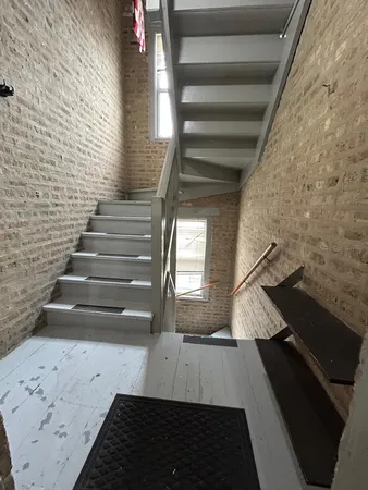 $2,300 | 6332 North Francisco Avenue, Unit 2, Chicago, IL 60659