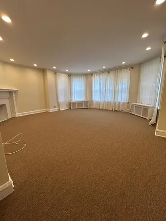 $2,300 | 6332 North Francisco Avenue, Unit 2, Chicago, IL 60659