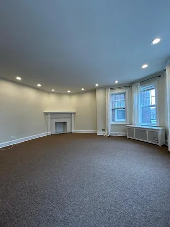 $2,300 | 6332 North Francisco Avenue, Unit 2, Chicago, IL 60659