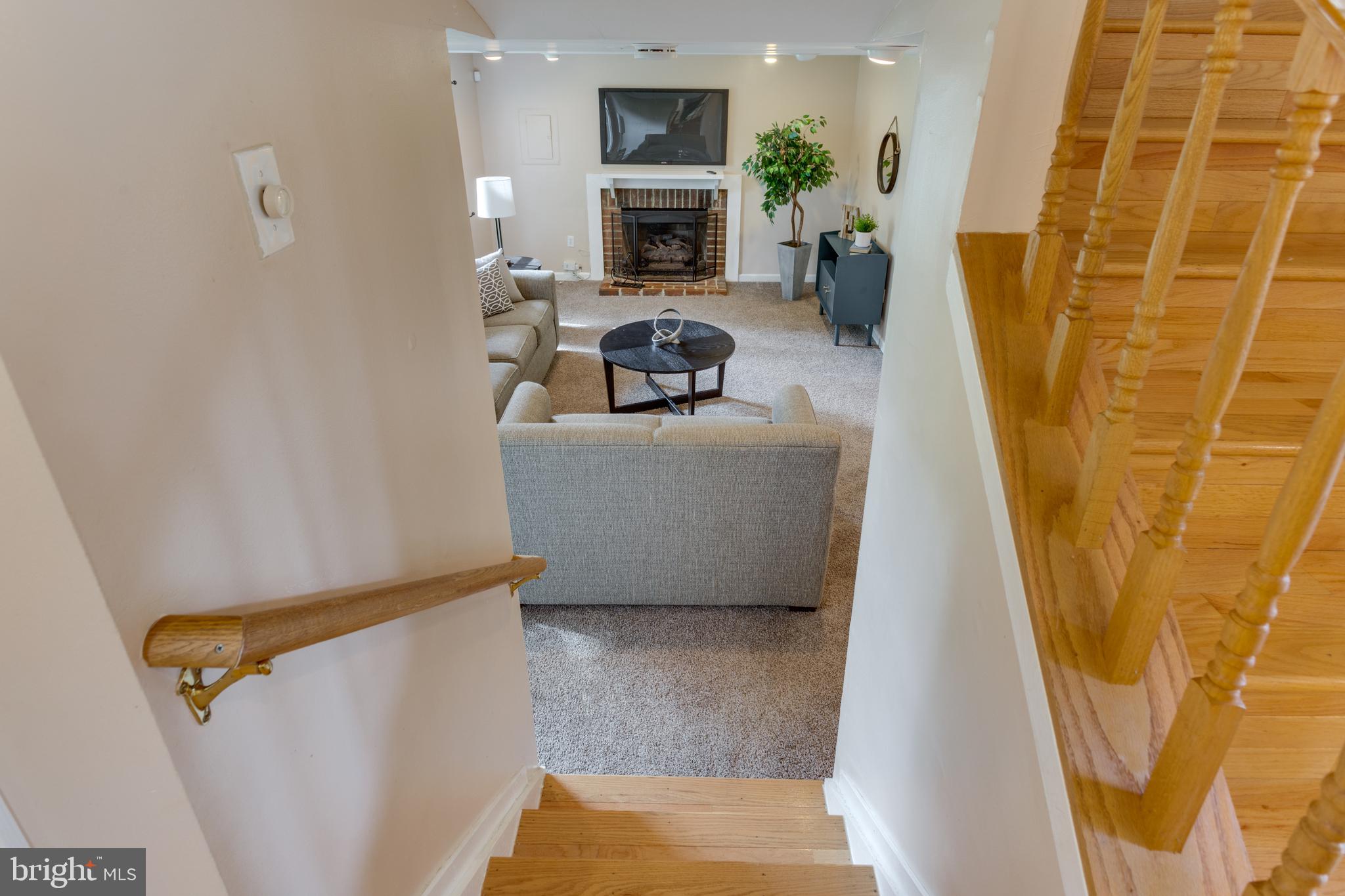 9010 Ridge Drive Fort Washington, MD 20744 - Photo 12 of 35 Access to lower level from entryway