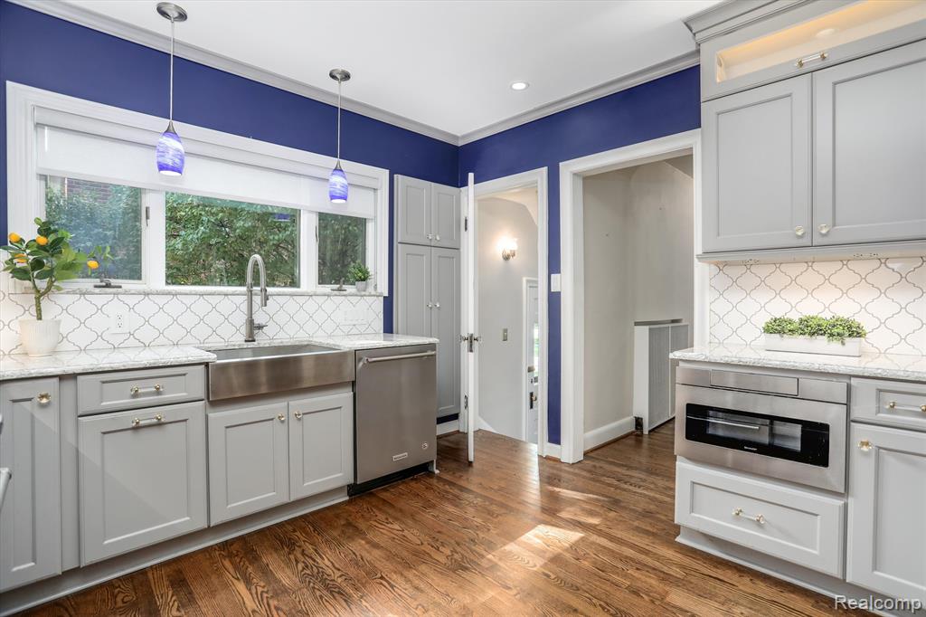 966 Lincoln Road Grosse Pointe, MI 48230 - Photo 4 of 29 Gallery Image 4