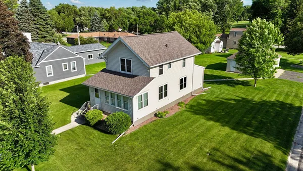 $125,000 | 407 East Fairview Avenue, Olivia, MN 56277