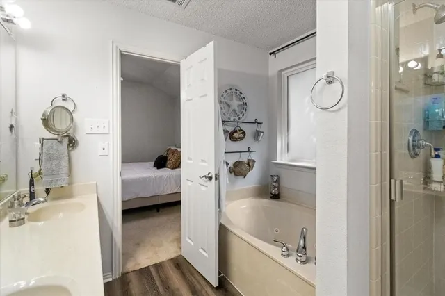 a en suite spacious bathroom with a tub shower and mirror