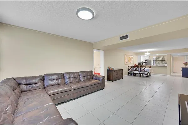 $249,900 | 6109 Balboa Circle, Unit 305, Boca Raton, FL 33433