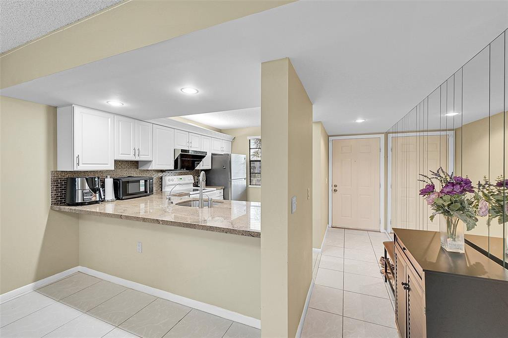 6109 Balboa Circle, Unit 305 Boca Raton, FL 33433 - Photo 3 of 22 Photo 3