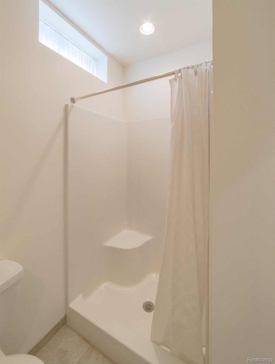 135 Ridge Field Court Oxford, MI 48371 - Photo 52 of 63 135 Ridge Field-54.jpg