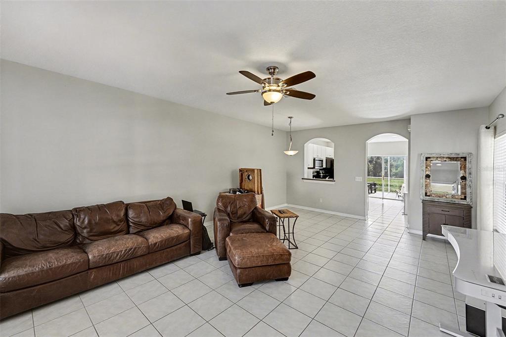 5860 Fishhawk Ridge Drive Lithia, FL 33547 - Photo 4 of 31 a living room with furniture
