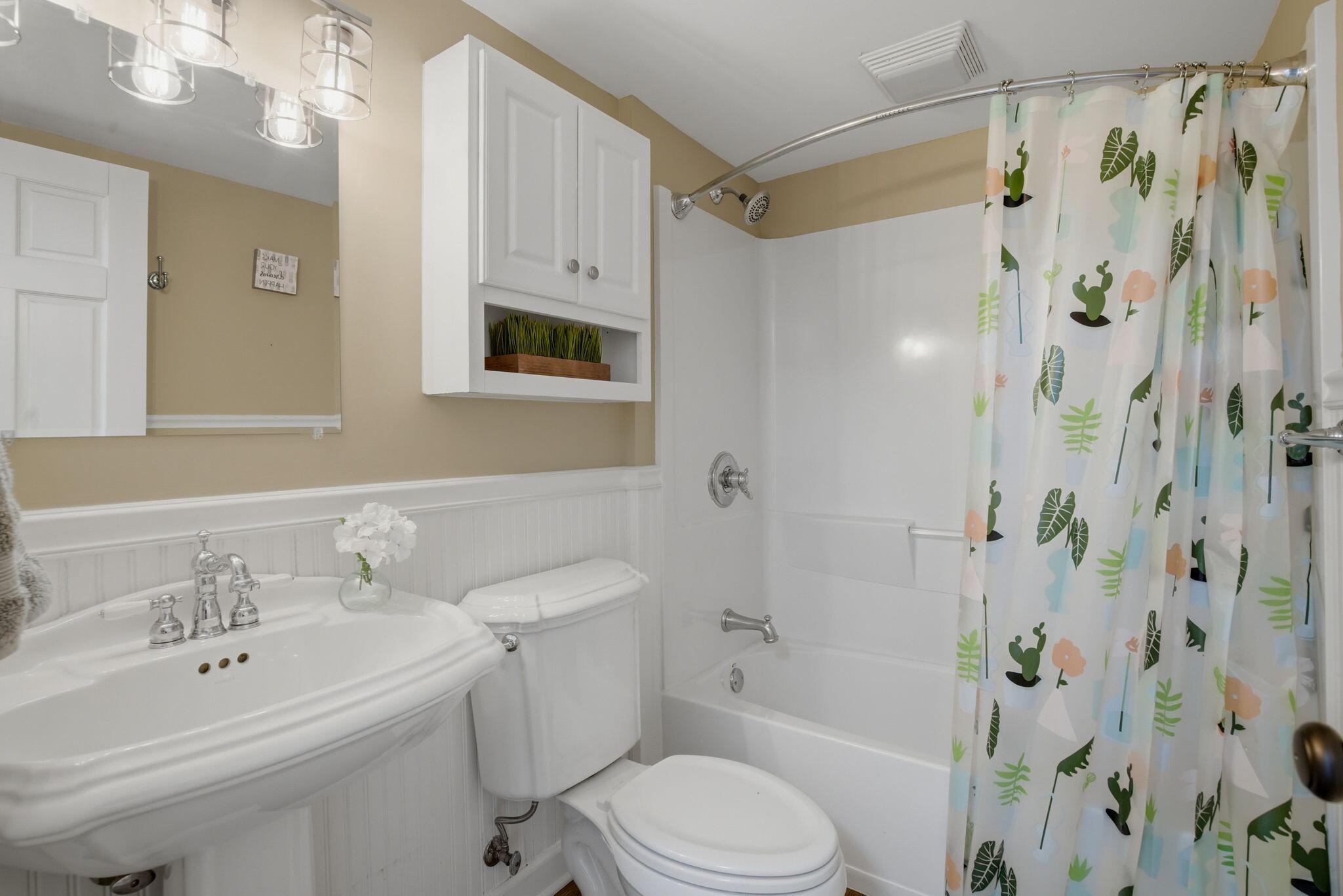 3941 South Brook Road Caledonia, WI 53126 - Photo 31 of 50 Full Bathroom - Lower