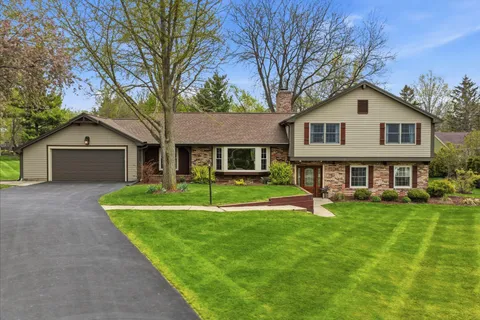 $549,900 | 3941 South Brook Road, Caledonia, WI 53126