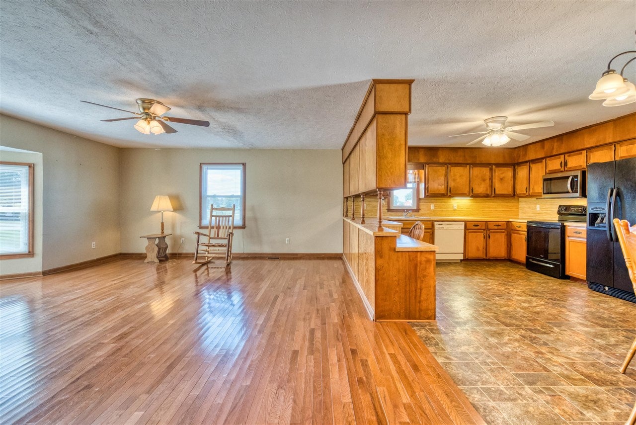 913 Roark Road Franklin, KY 42134 - Photo 6 of 43 Gallery Image 6
