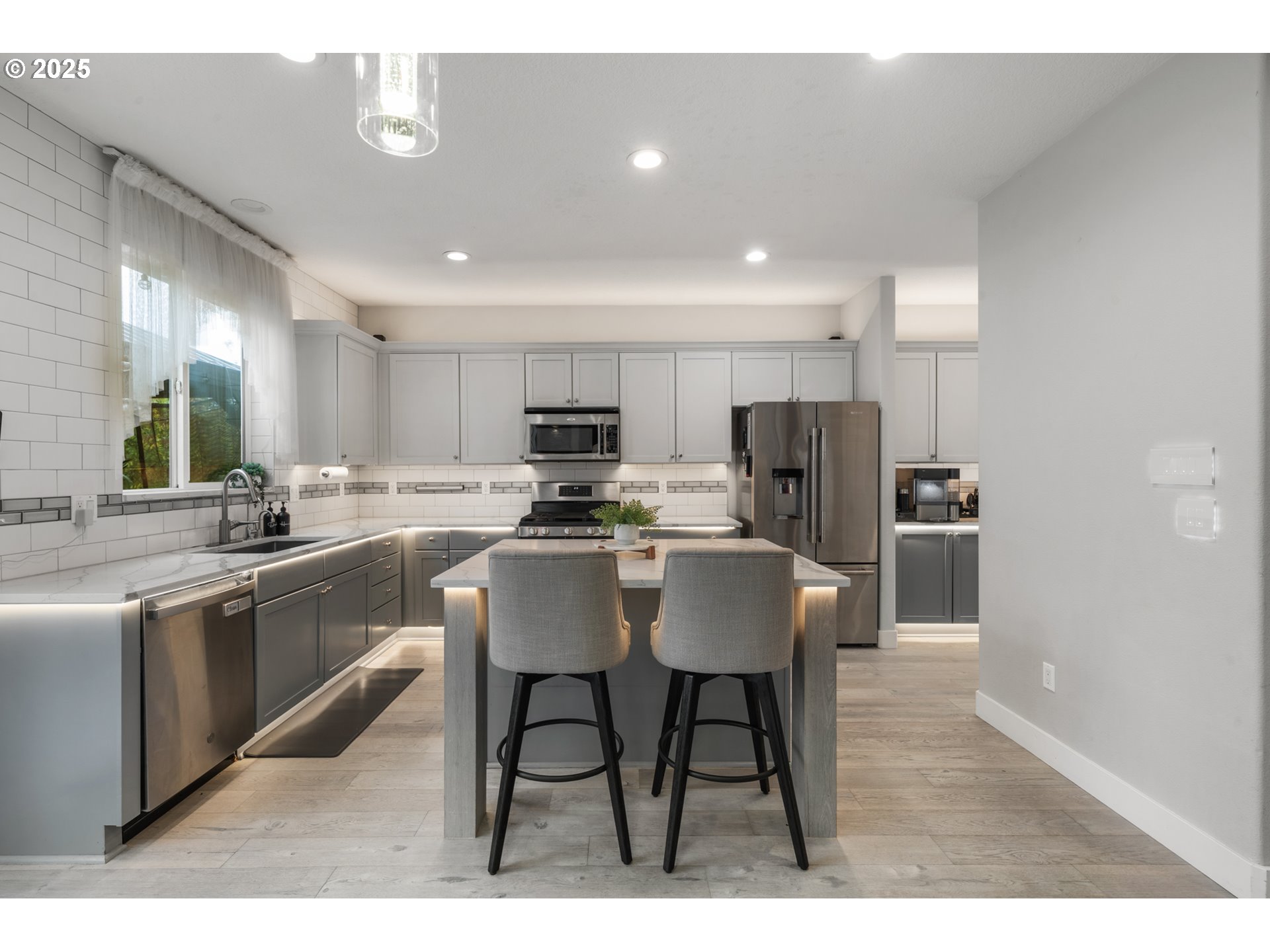 6055 Southeast 28th Street Gresham, OR 97080 - Photo 7 of 37