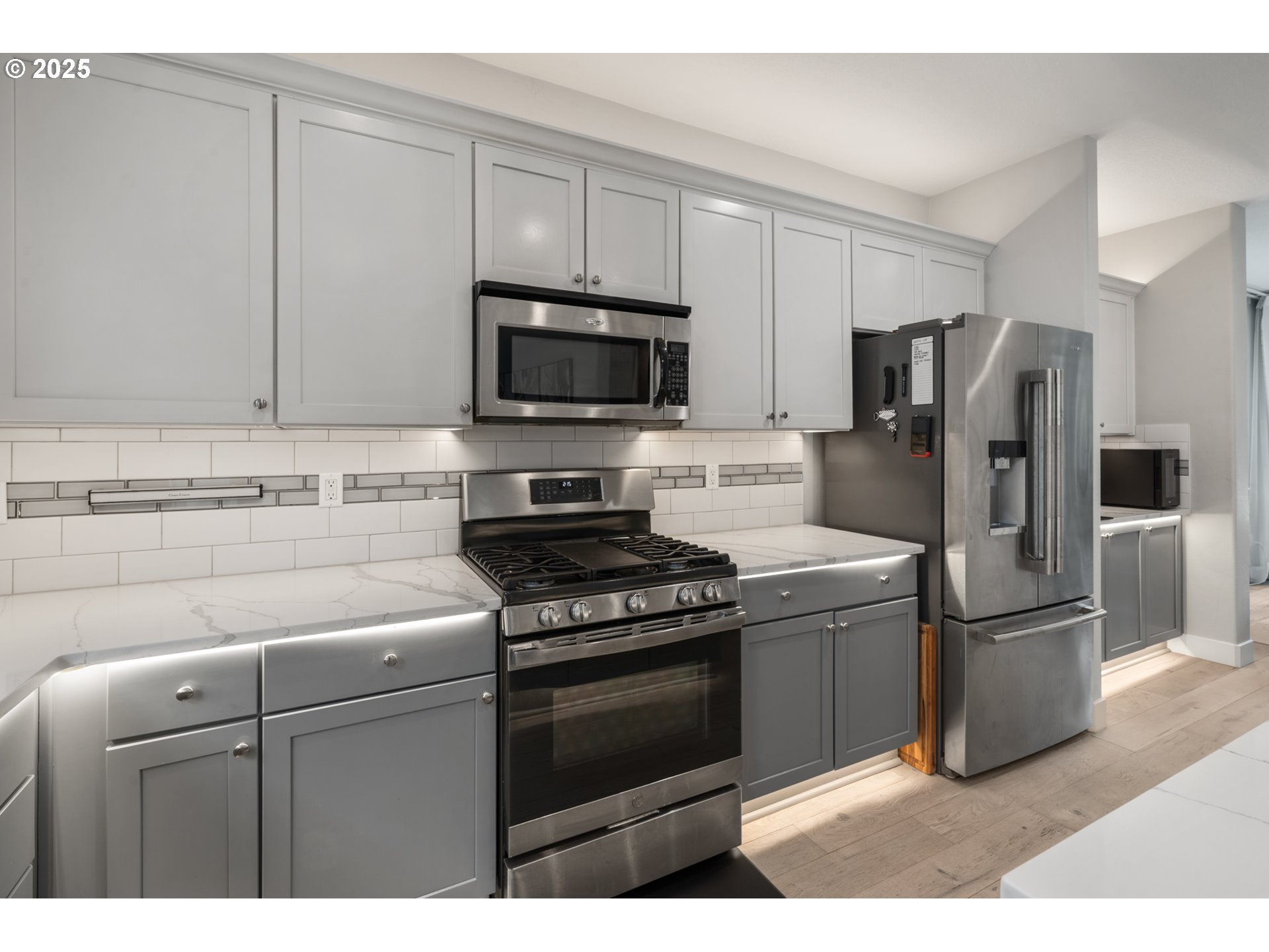 6055 Southeast 28th Street Gresham, OR 97080 - Photo 8 of 37