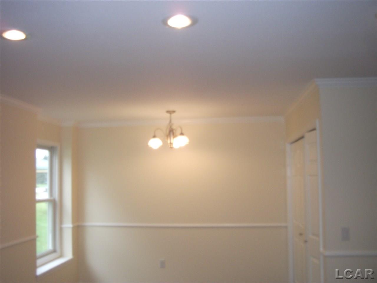 521 Ridge Lane Tecumseh, MI 49286 - Photo 8 of 11 31251527-7.JPG