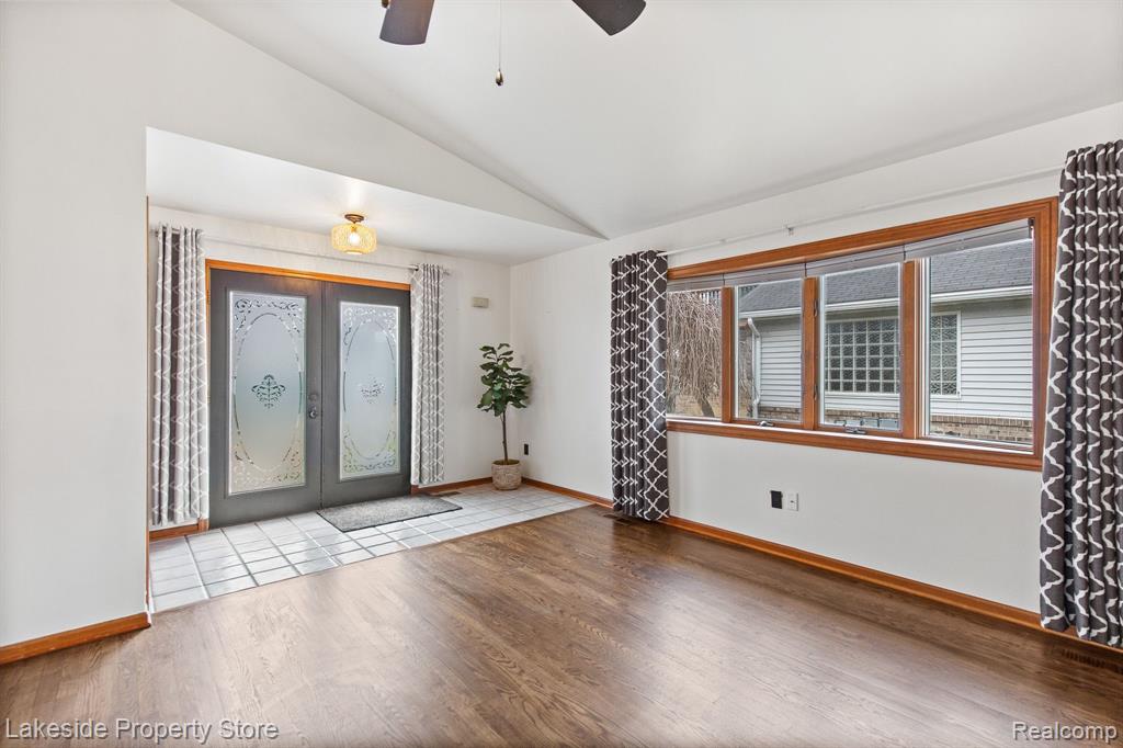 29596 Riverside Bay Court Harrison Township, MI 48045 - Photo 5 of 33