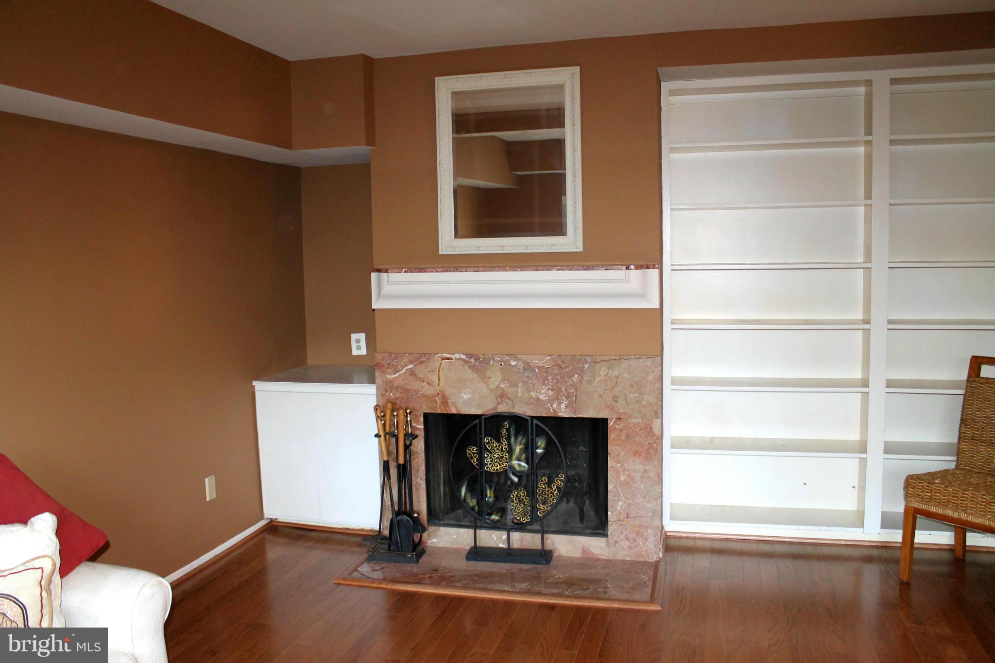 11312 Links Court Reston, VA 20190 - Photo 11 of 29 Living Room