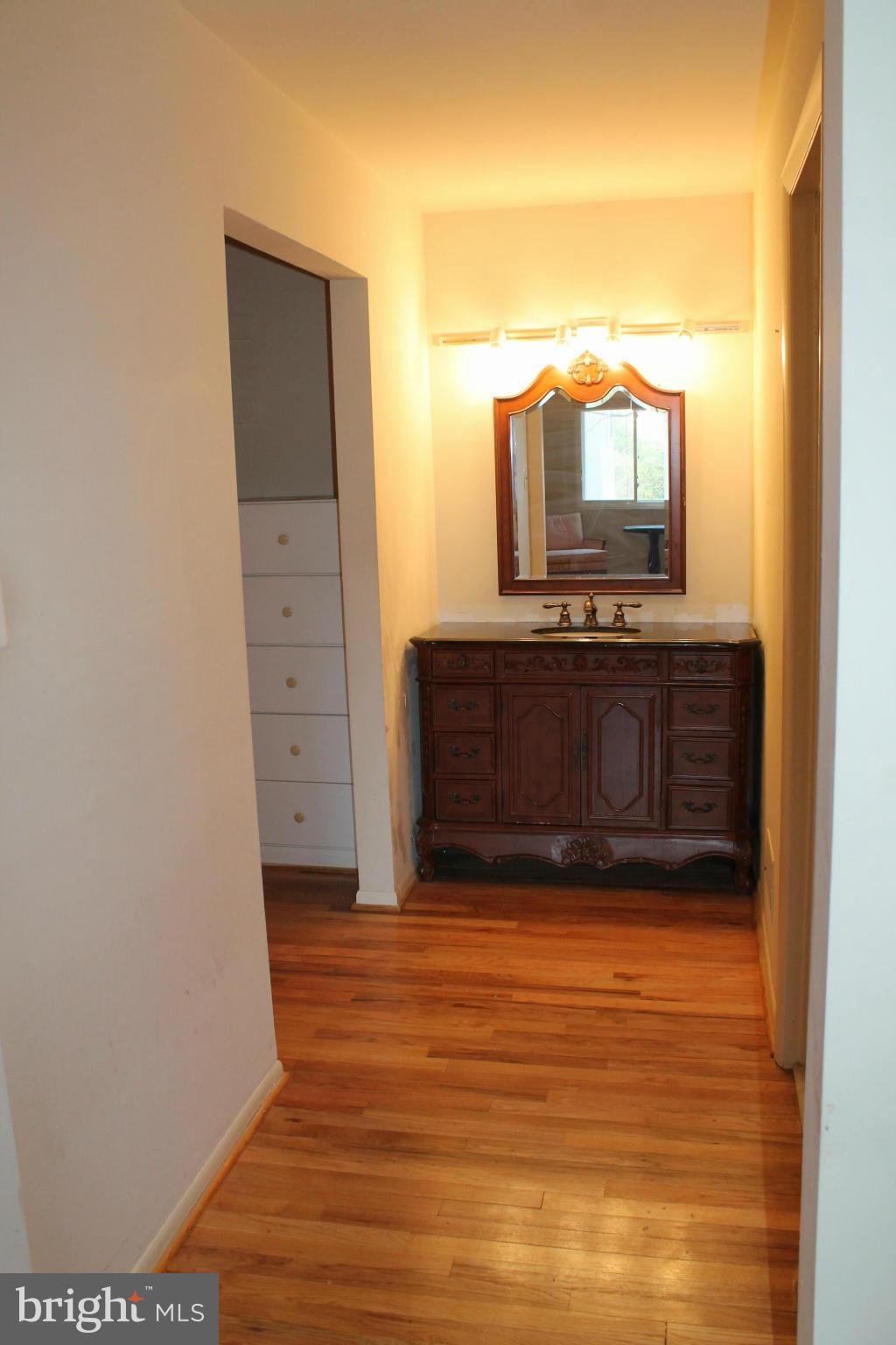 11312 Links Court Reston, VA 20190 - Photo 19 of 29 Bath (Master)