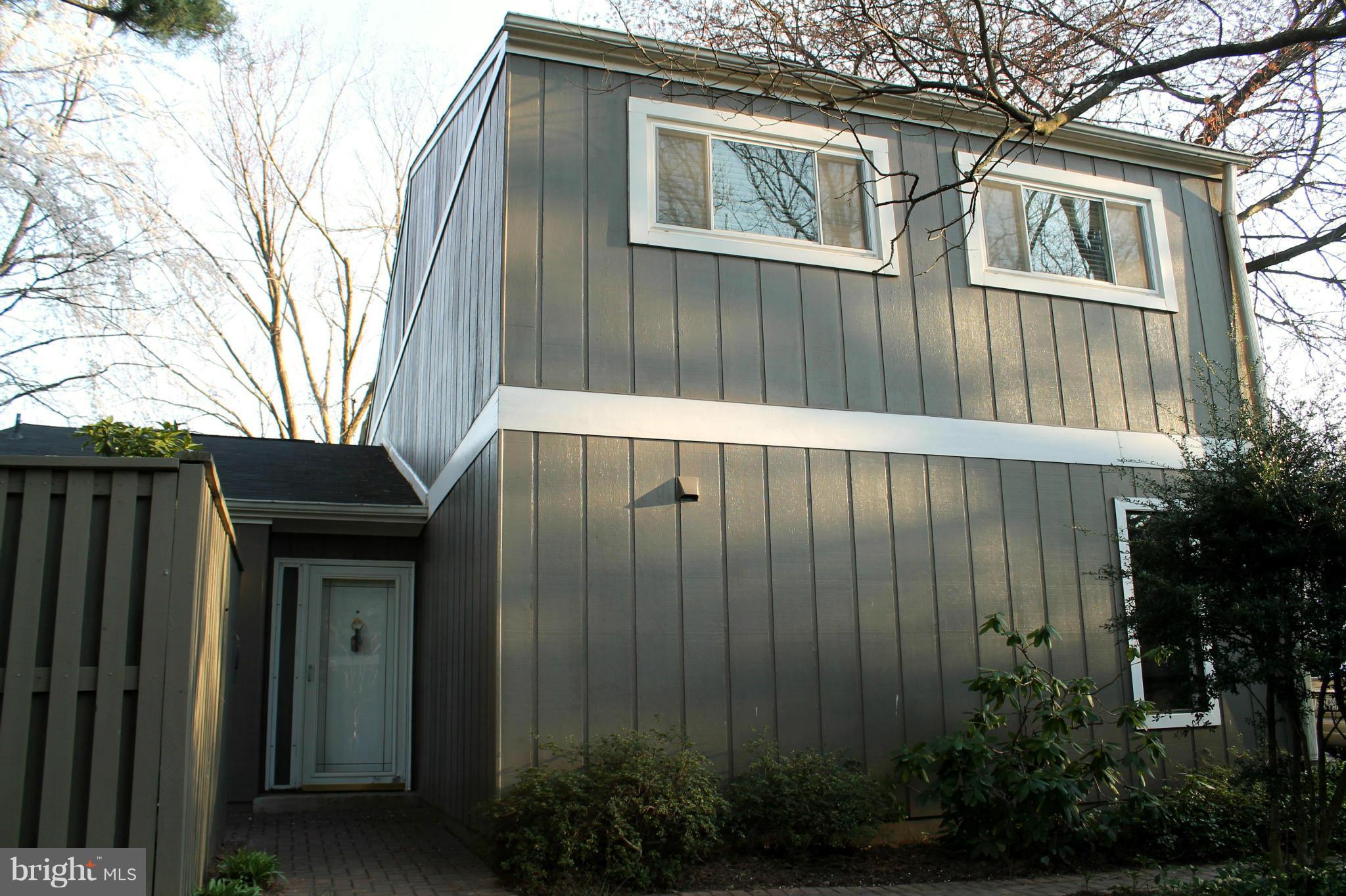 11312 Links Court Reston, VA 20190 - Photo 3 of 29 Exterior (Front)