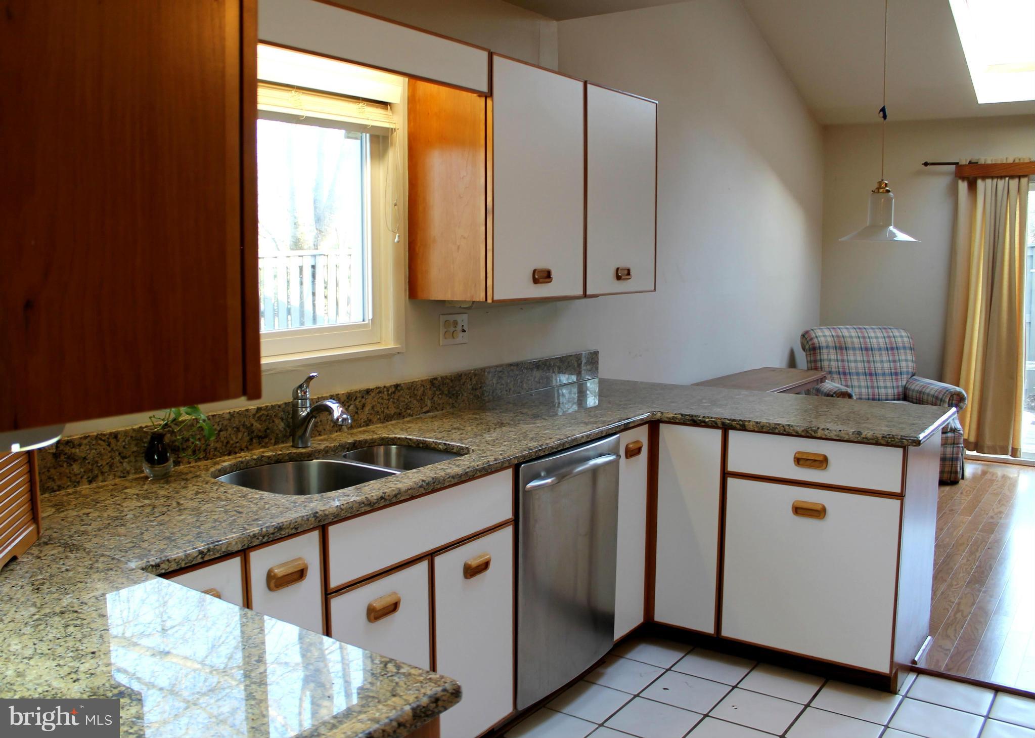 11312 Links Court Reston, VA 20190 - Photo 6 of 29 Kitchen