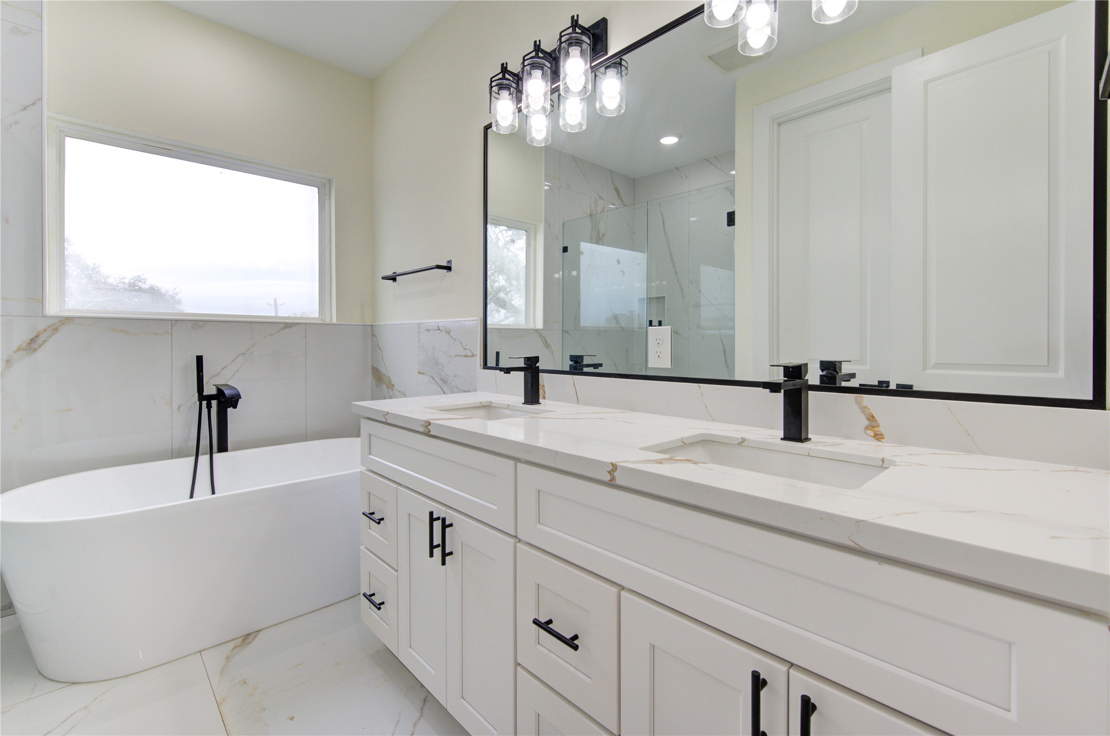 4308 Alice Street Houston, TX 77021 - Photo 22 of 25 a bathroom with a bathtub and a sink