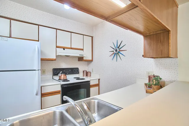 a close view of sink and tap