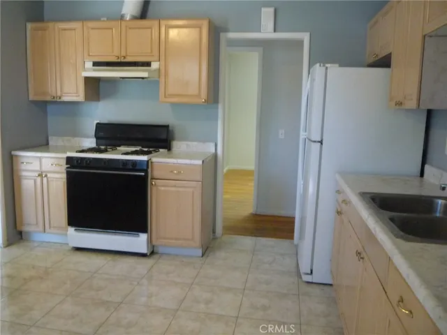 a black and white photo of a picture