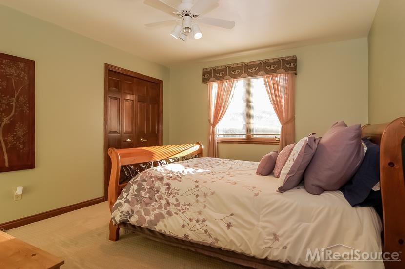 1069 Olympia Drive Rochester Hills, MI 48306 - Photo 20 of 27