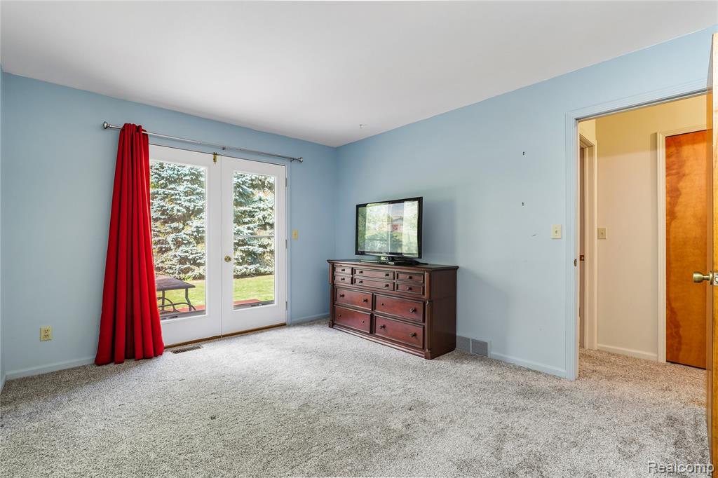 914 North Road Fenton, MI 48430 - Photo 25 of 57