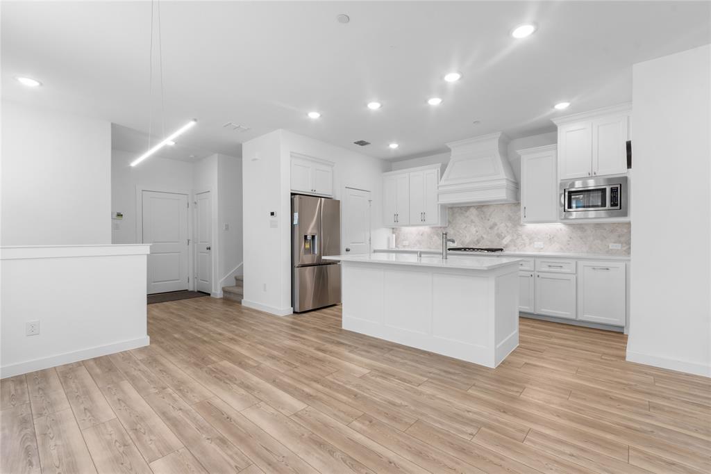 523 Cobblestone Lane Irving, TX 75039 - Photo 3 of 18