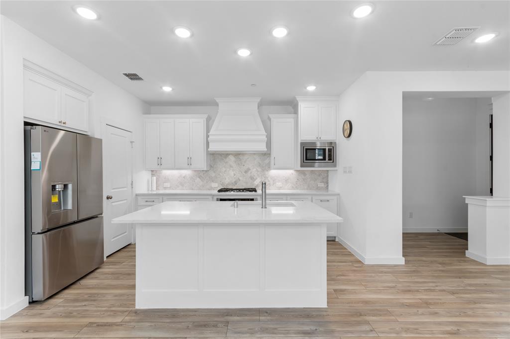 523 Cobblestone Lane Irving, TX 75039 - Photo 4 of 18