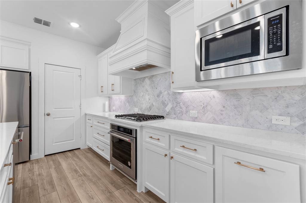 523 Cobblestone Lane Irving, TX 75039 - Photo 5 of 18