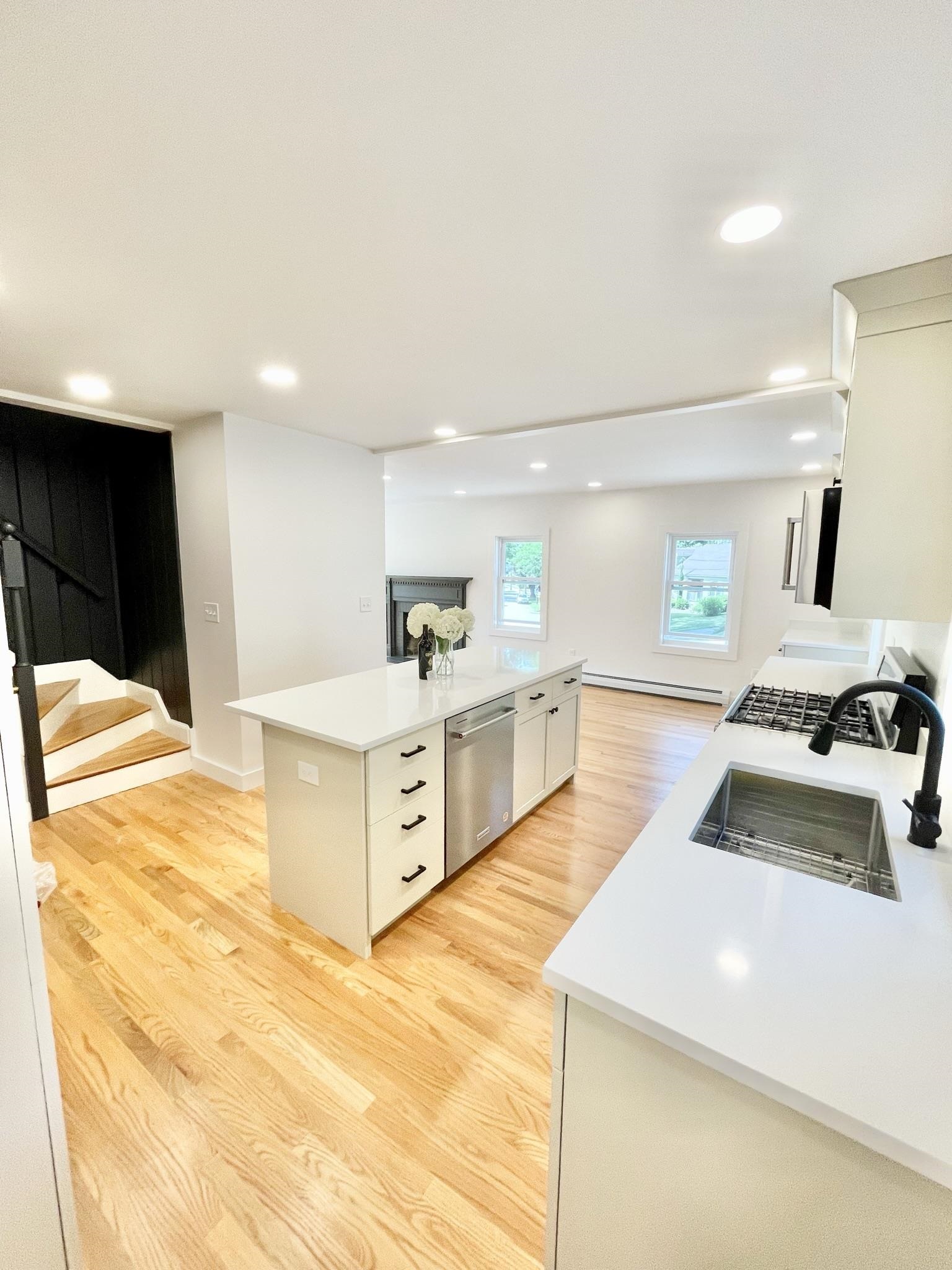 201 Thaxter Road Portsmouth, NH 03801 - Photo 2 of 20 Gallery Image 2