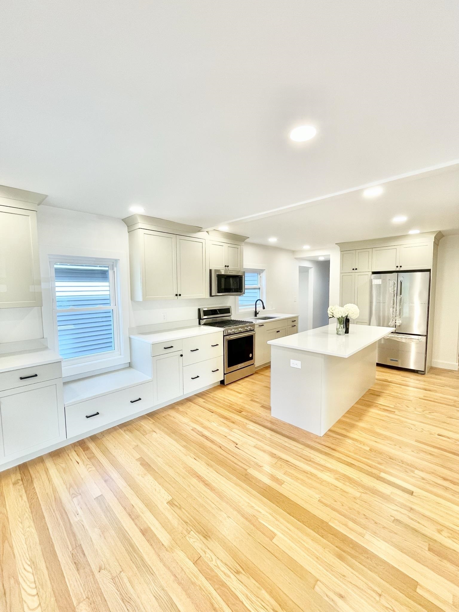 201 Thaxter Road Portsmouth, NH 03801 - Photo 3 of 20 Gallery Image 3