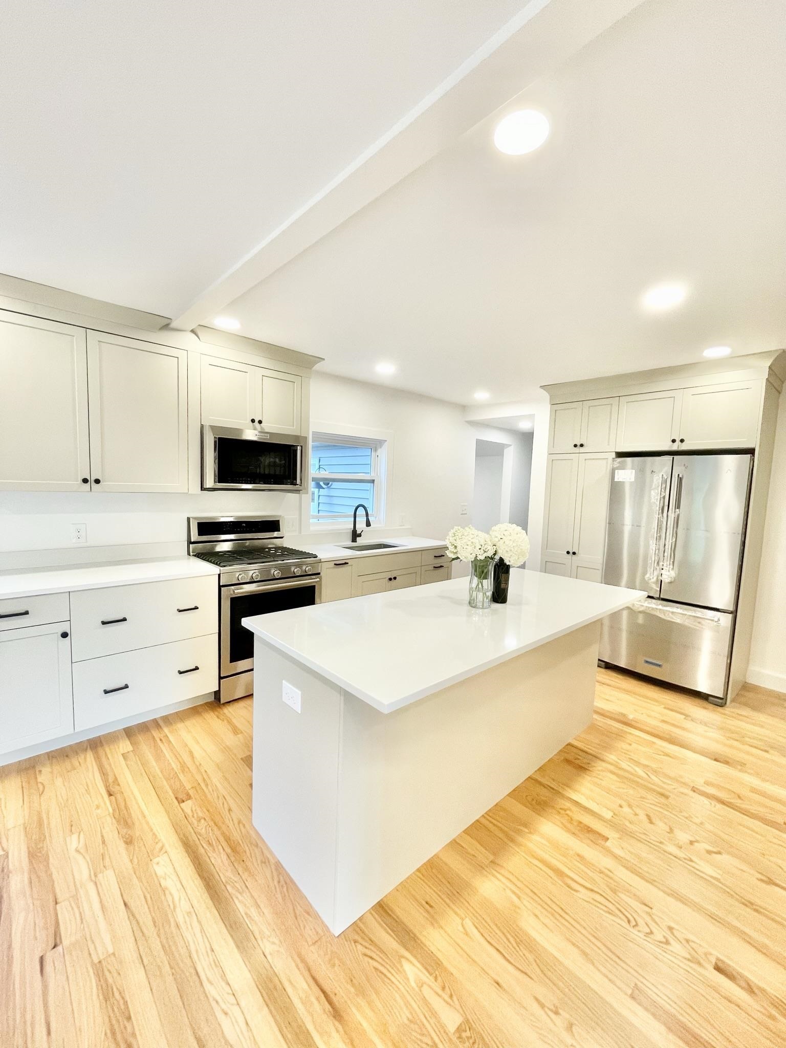 201 Thaxter Road Portsmouth, NH 03801 - Photo 4 of 20 Gallery Image 4