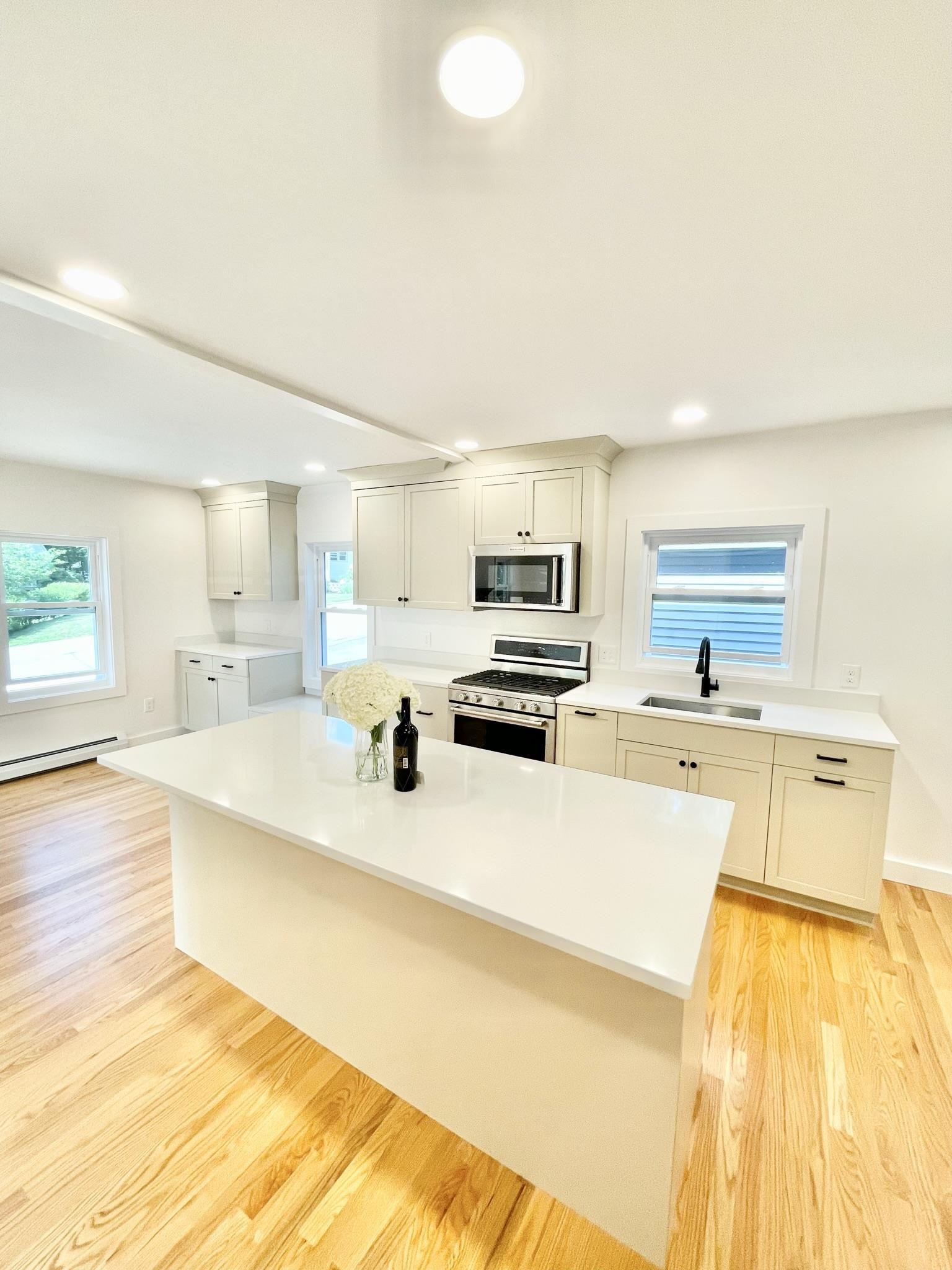 201 Thaxter Road Portsmouth, NH 03801 - Photo 5 of 20 Gallery Image 5