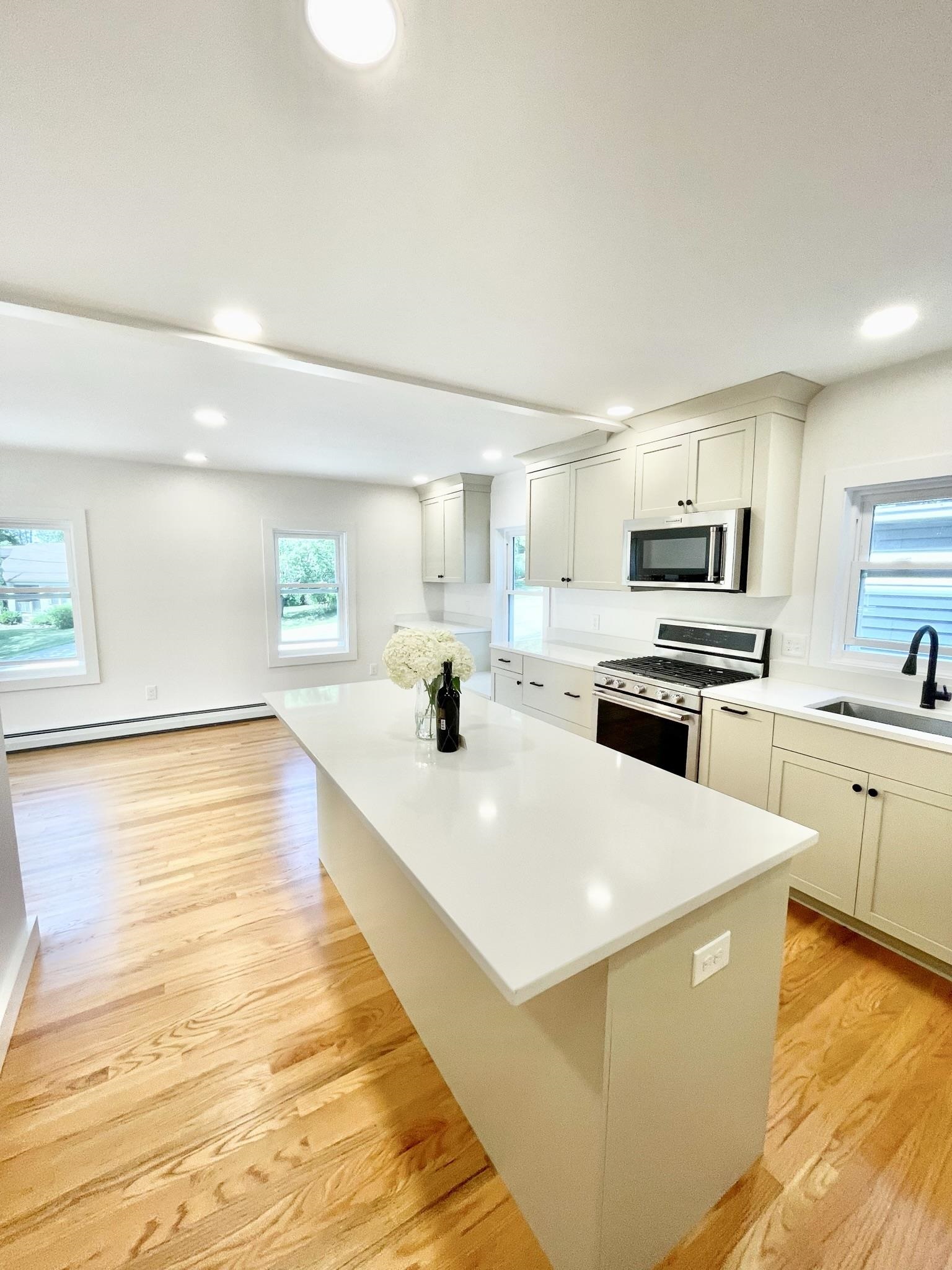 201 Thaxter Road Portsmouth, NH 03801 - Photo 6 of 20 Gallery Image 6
