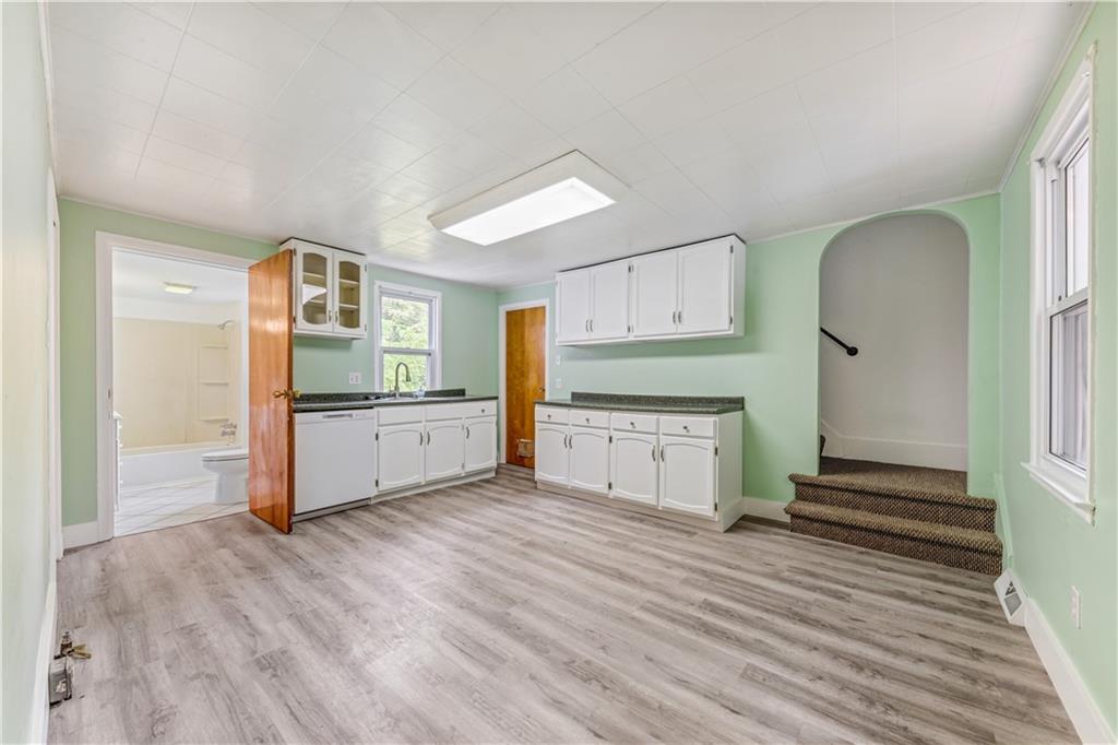 204 Marshall Road Oakdale, PA 15071 - Photo 9 of 23