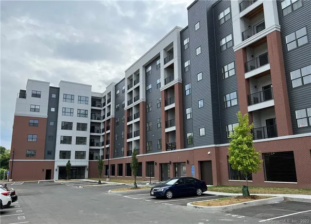 $2,945 | 333 Main Street, Unit 606, Danbury, CT 06810