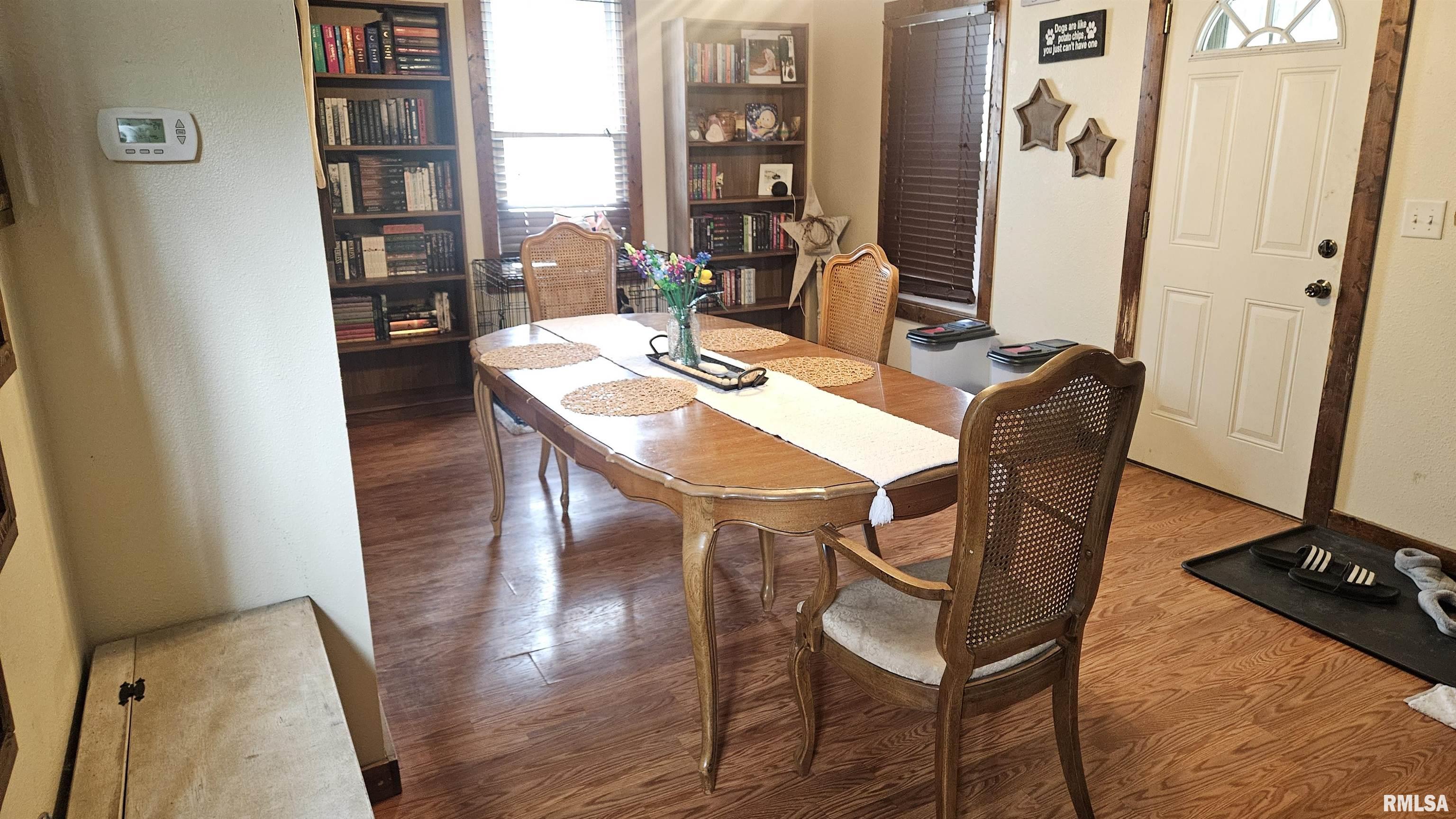 394 West Maple Street Canton, IL 61520 - Photo 3 of 32