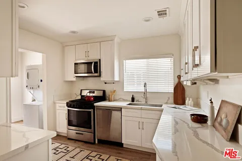 $949,000 | 4623 6th Avenue, Los Angeles, CA 90043