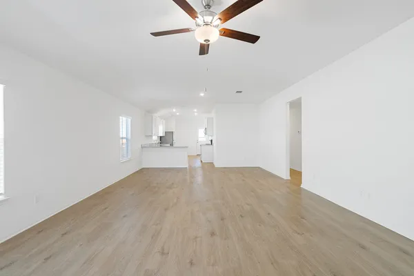 $2,360 | 112 Paria Court, Jarrell, TX 76537