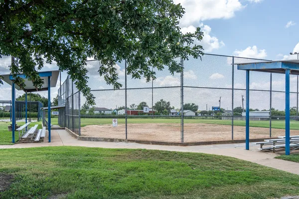 $2,360 | 112 Paria Court, Jarrell, TX 76537